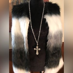 Long necklace silver tone w large cross